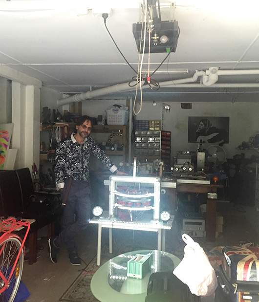 Kooshyar with the Terramagnetron (photo by Jana Wendt)