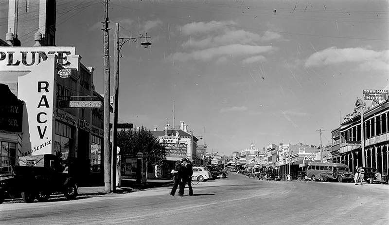 Main street, Stawell, ca.1945 (State Library Victoria) Main street, Stawell, ca.1945 (State Library Victoria)