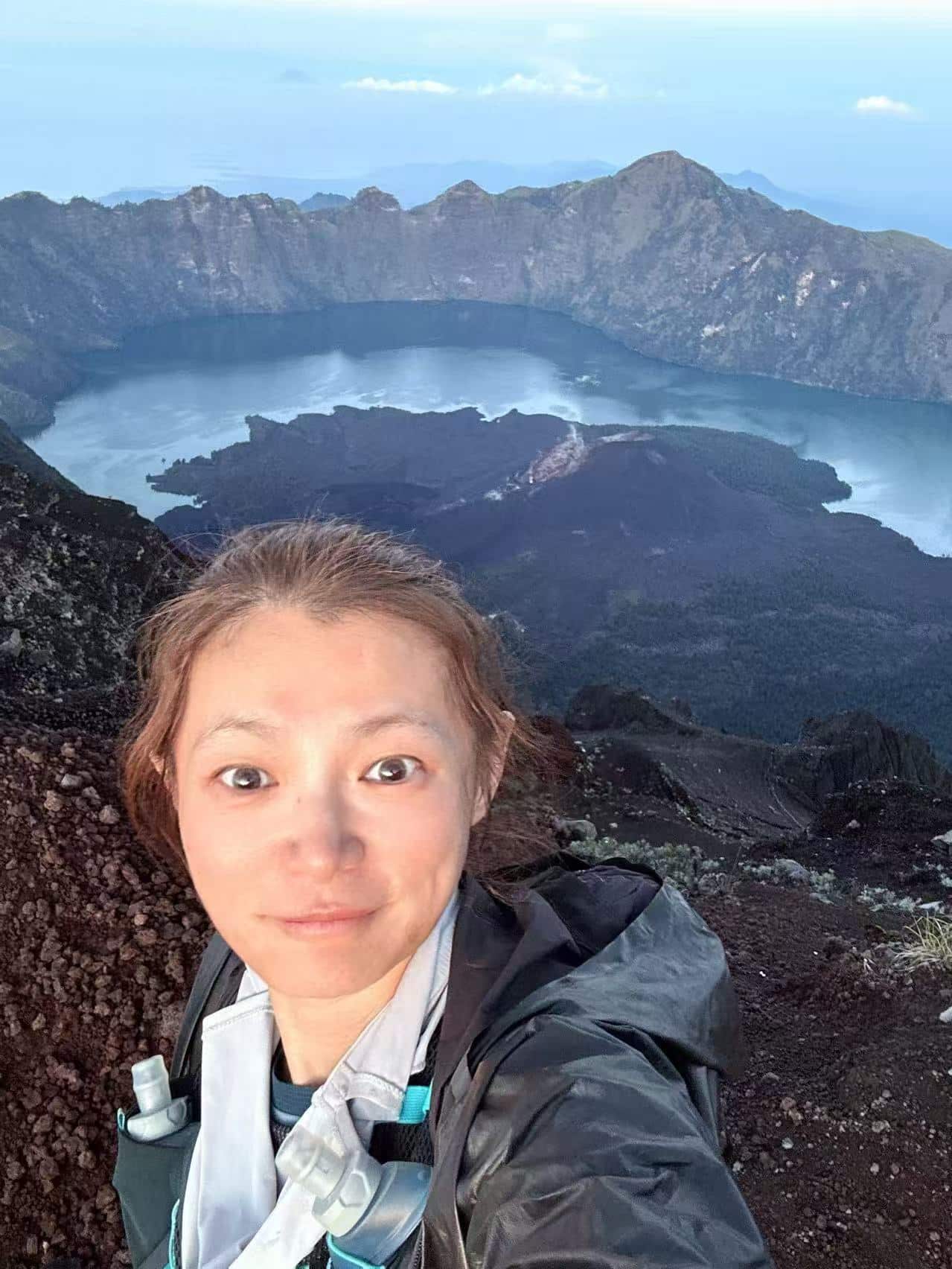 Carrie在百公里越野跑中.jpg