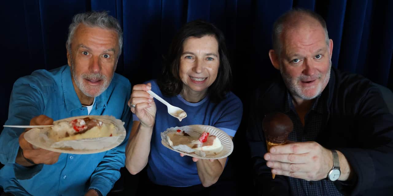 Gli autori de; podcast "Choc-tops and cassata" Santo Cilauro, Elisabetta Ferrari e March Nicholls.
