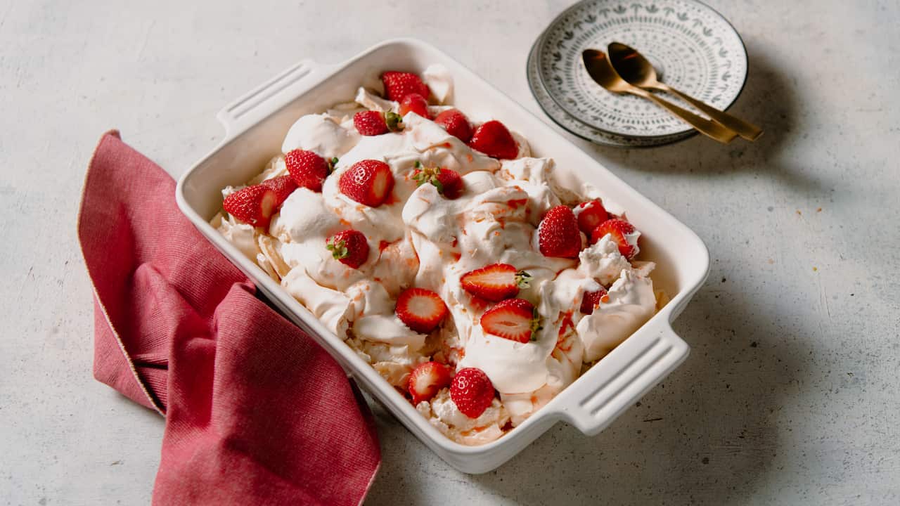 Eton mess tray