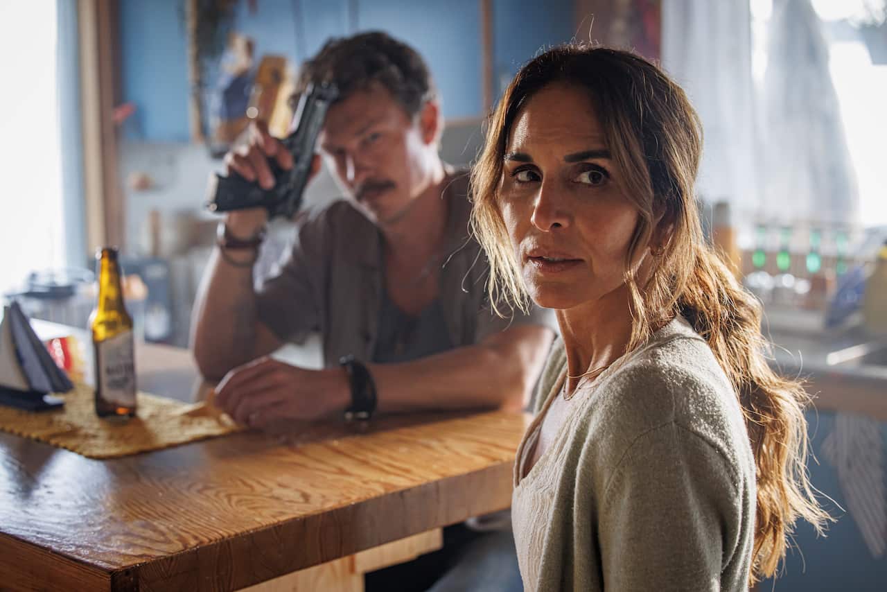  Oscar Töringe (Leon) and Alexandra Rapaport (Nora) in Sandhamn Murders season 25.