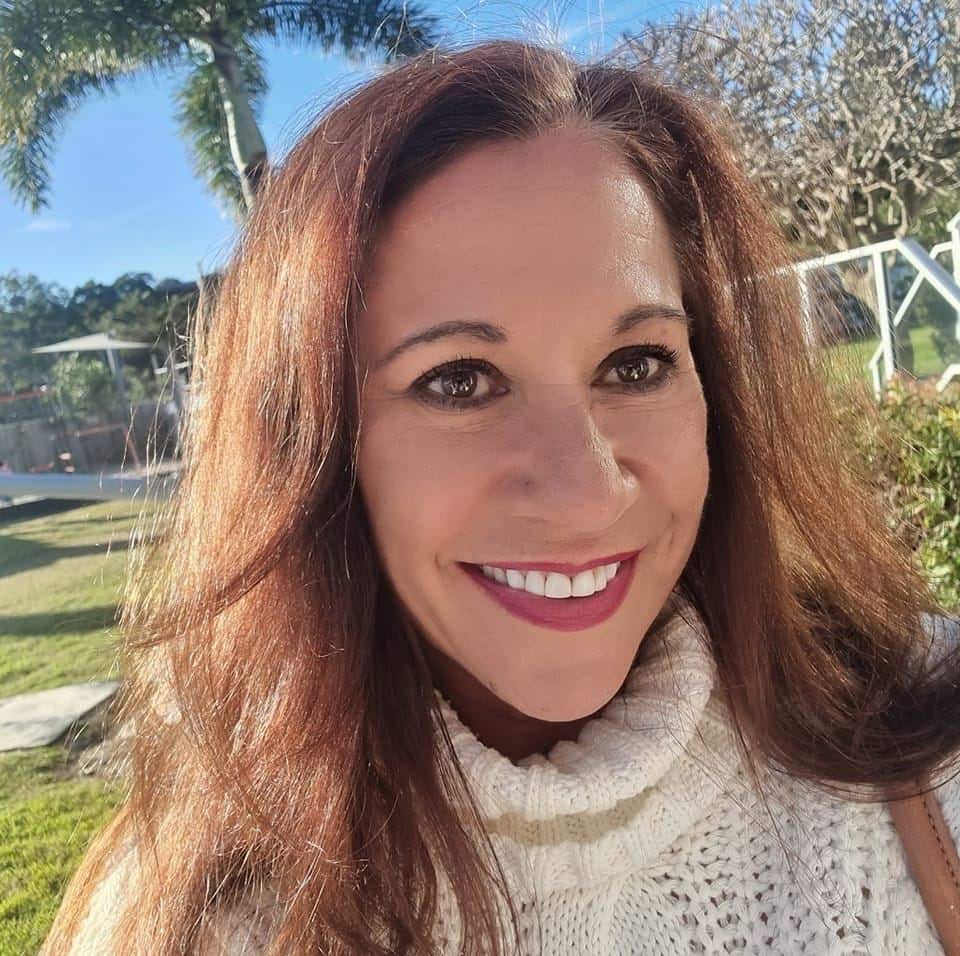 A selfie of Angelina Hadwen in a garden.