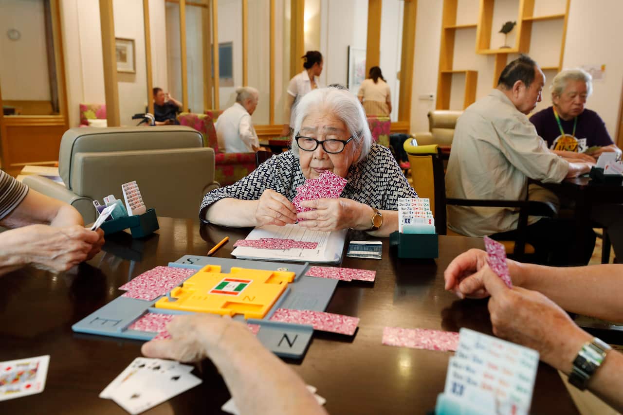 CHINA PHOTO SET LUXURY RETIREMENT HOMES