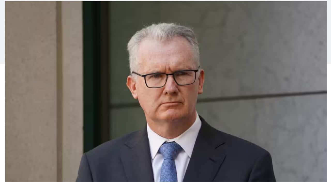 Tony Burke AAP.jpg