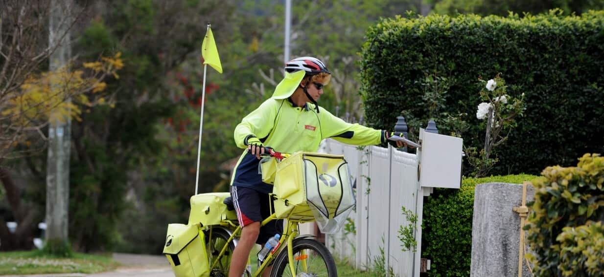 Australia Post prioritises parcels as letter deliveries decline
