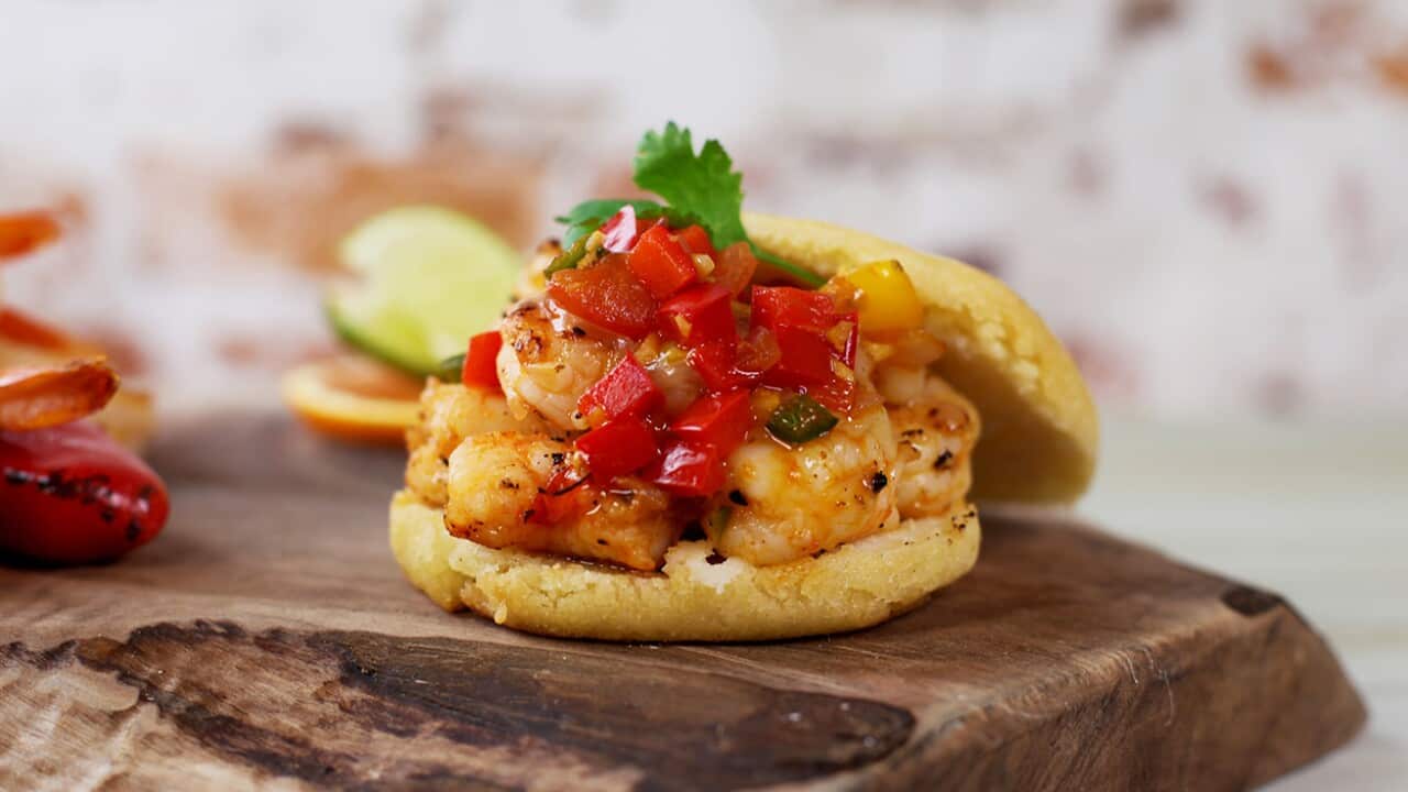 Arepa de camarones or arepa with prawns