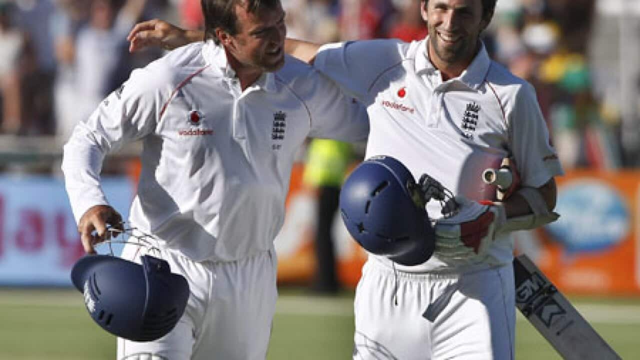 Grahams_Eng_cricket_100108_B_aap_1405725406