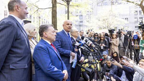 New York court overturns Harvey Weinstein's rape conviction image