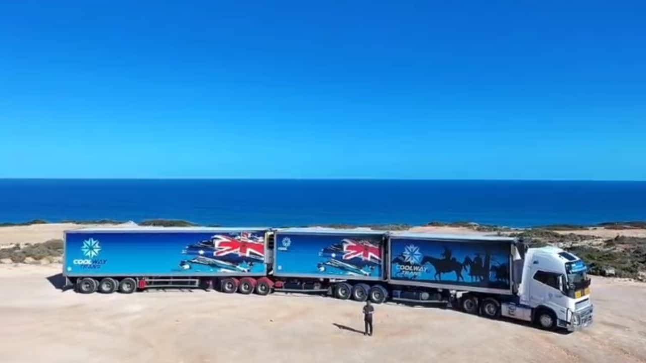 Fahmi Dari Terengganu Pandu Trailer Panjang Hantar Barangan Seluruh Australia.