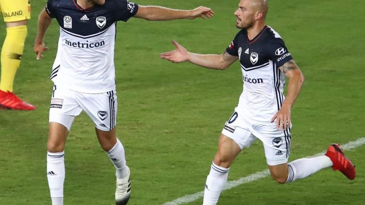 Melbourne Victory star Ola Toivonen (L)