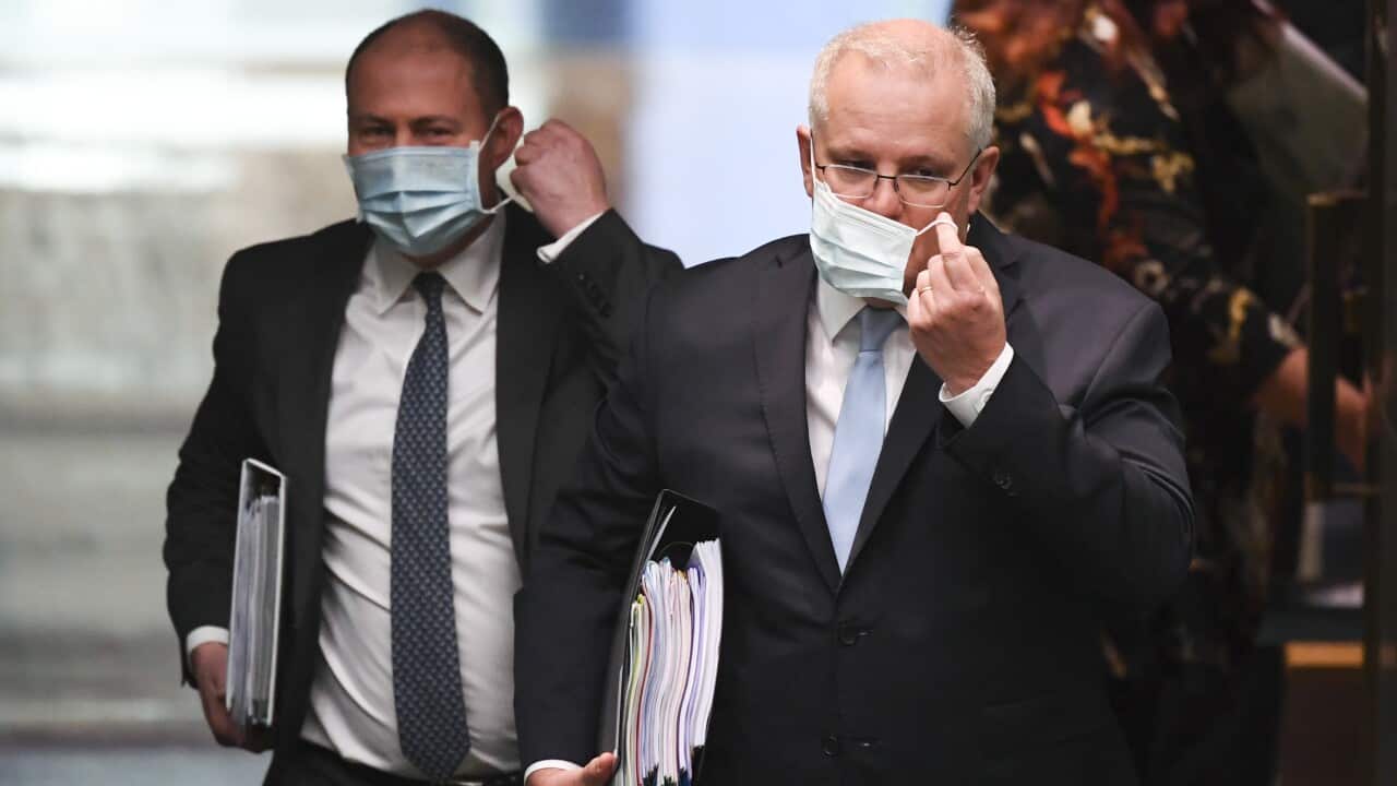 Waziri Mkuu wa Australia Scott Morrison (kulia) na Mweka hazina wa Australia Josh Frydenberg wawasili bungeni