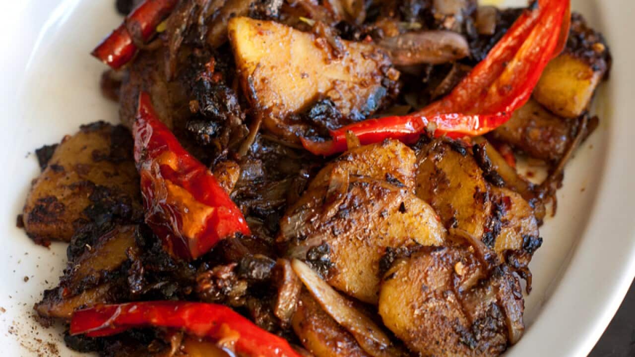 Stir-fried potato with chilli sauce and black beans