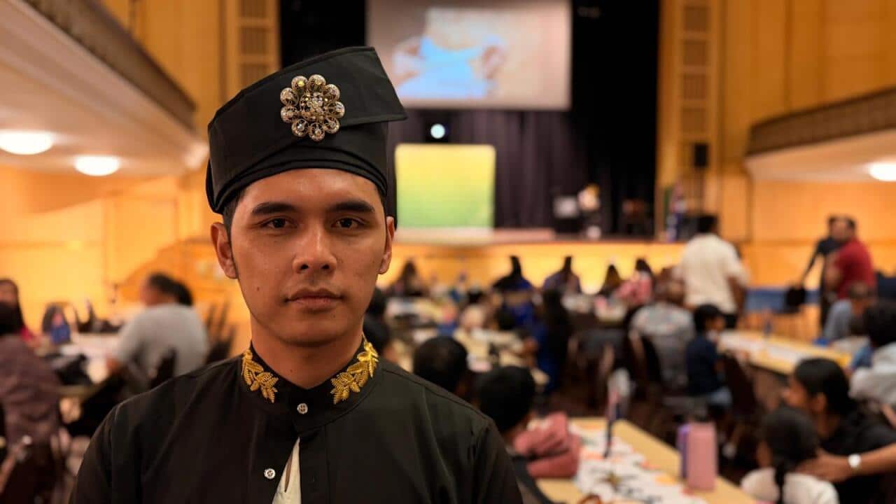 Mohd Amar Amirul uji bakat menyanyi dalam pertanding Australia Day Multicultural Talent Quest 2026.jpg