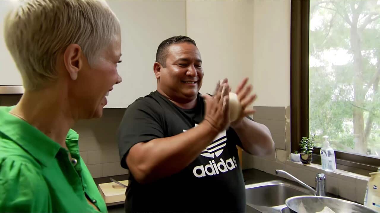 Arnaldo prepares traditional arepas for his new-found friends (SBS).jpg