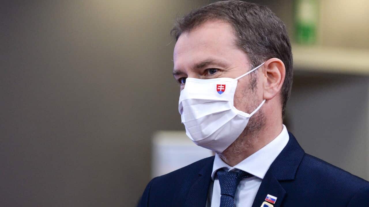 Slovenský premiér Igor Matovič na stretnutí lídrov EU tvárou v tvár v Bruseli 16. októbra 2020