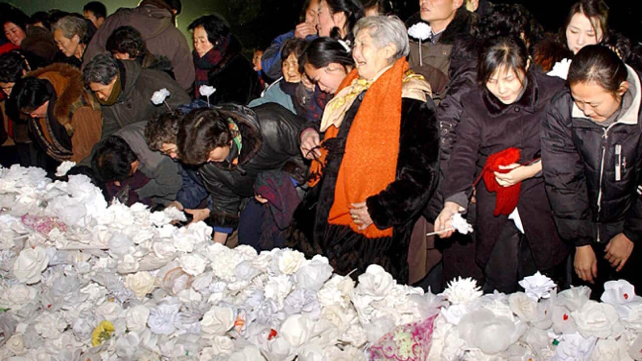 nkorea_crowd_funeral_ap_skoreantv_B_111228_2121800807