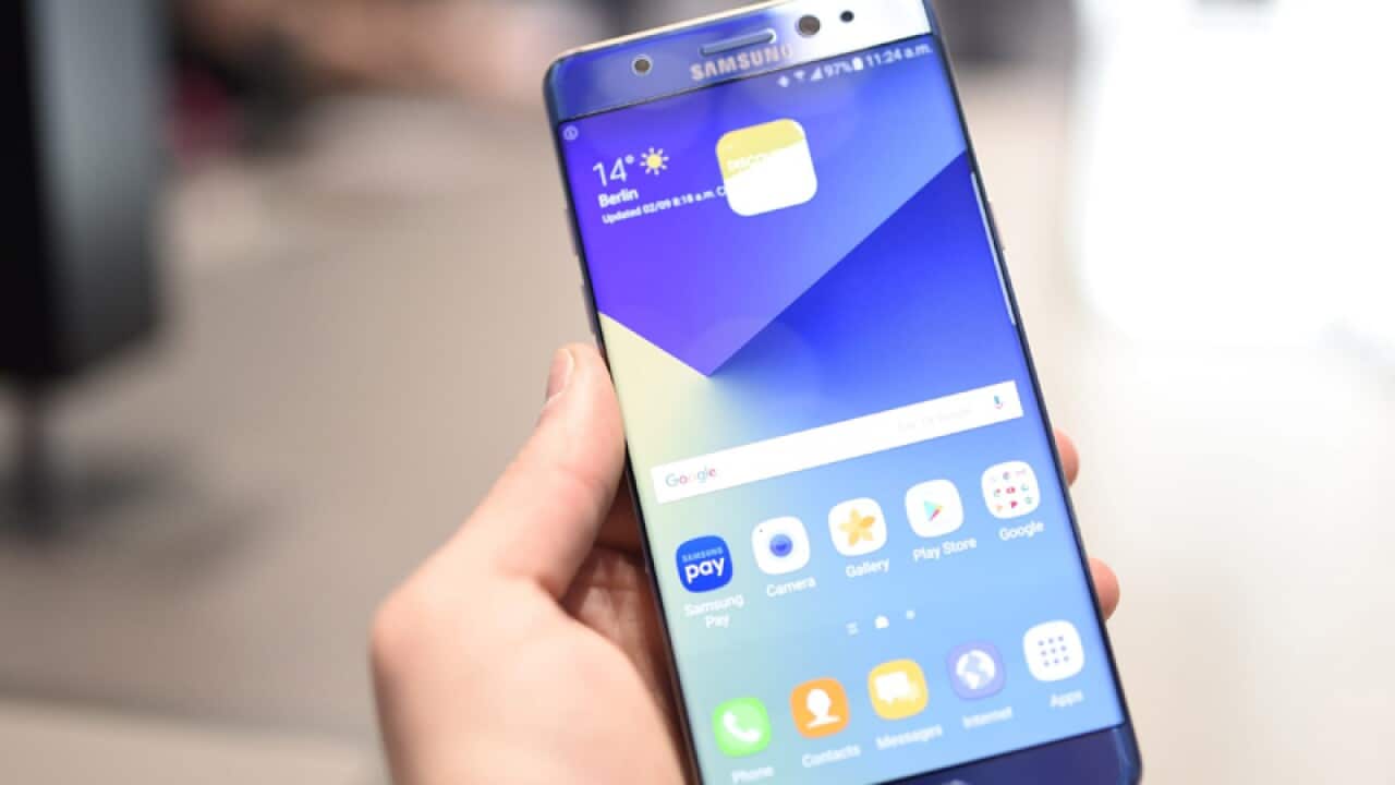 A Samsung Galaxy Note 7 being held