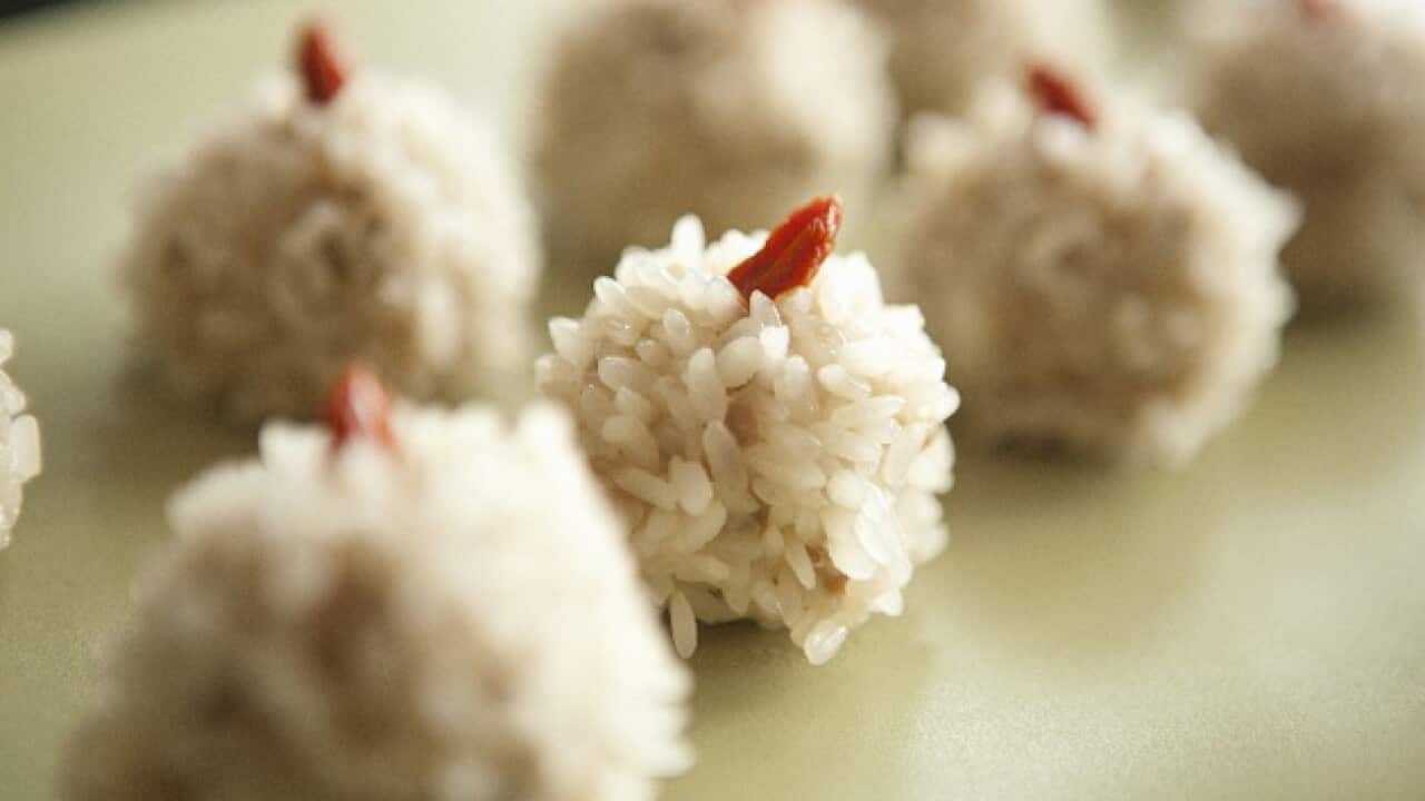 StockFood_11093979 - Pearl balls_1996519208