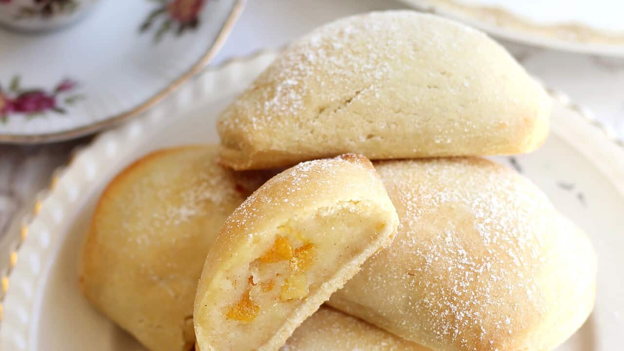 Shortcrust pastries with semolina filling
