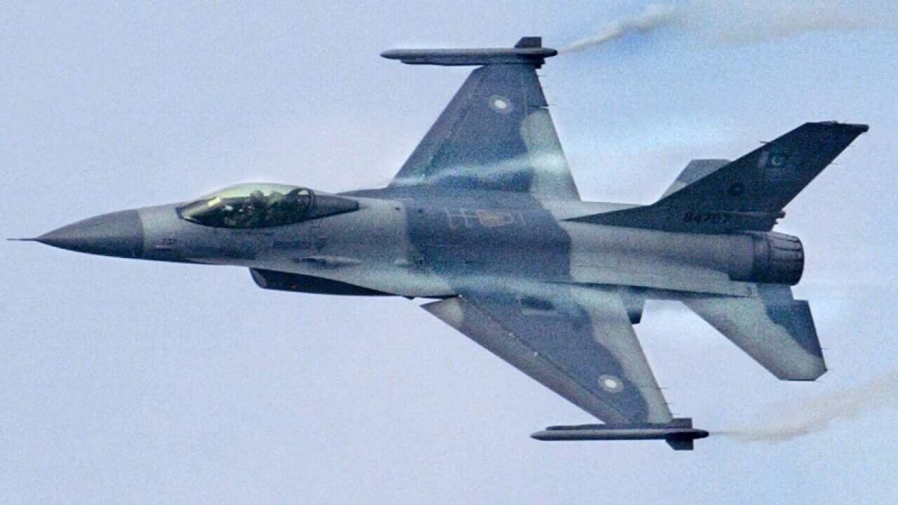 Pakistan's F-16 Falcon performing during an air show