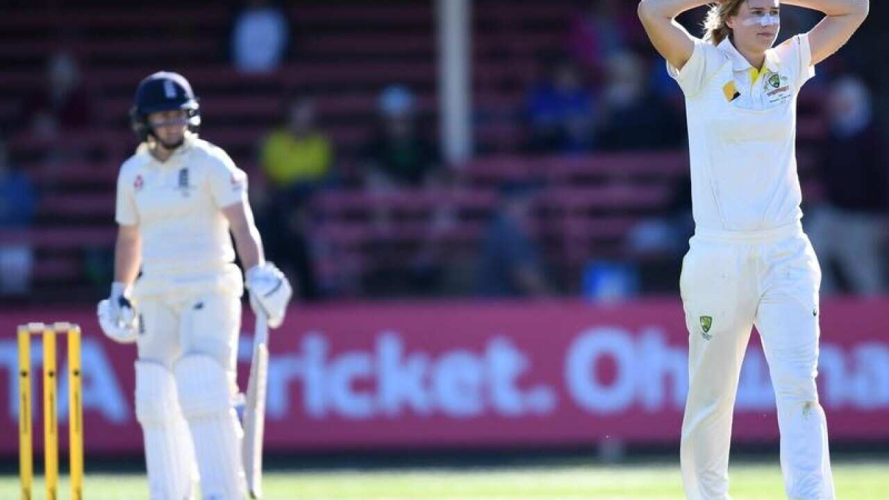 Australia's Ellyse Perry and England's Tammy Beaumont