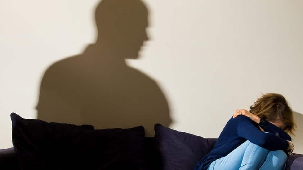 Australian workers should be given 10 days paid family and domestic violence leave, the ACTU argues.