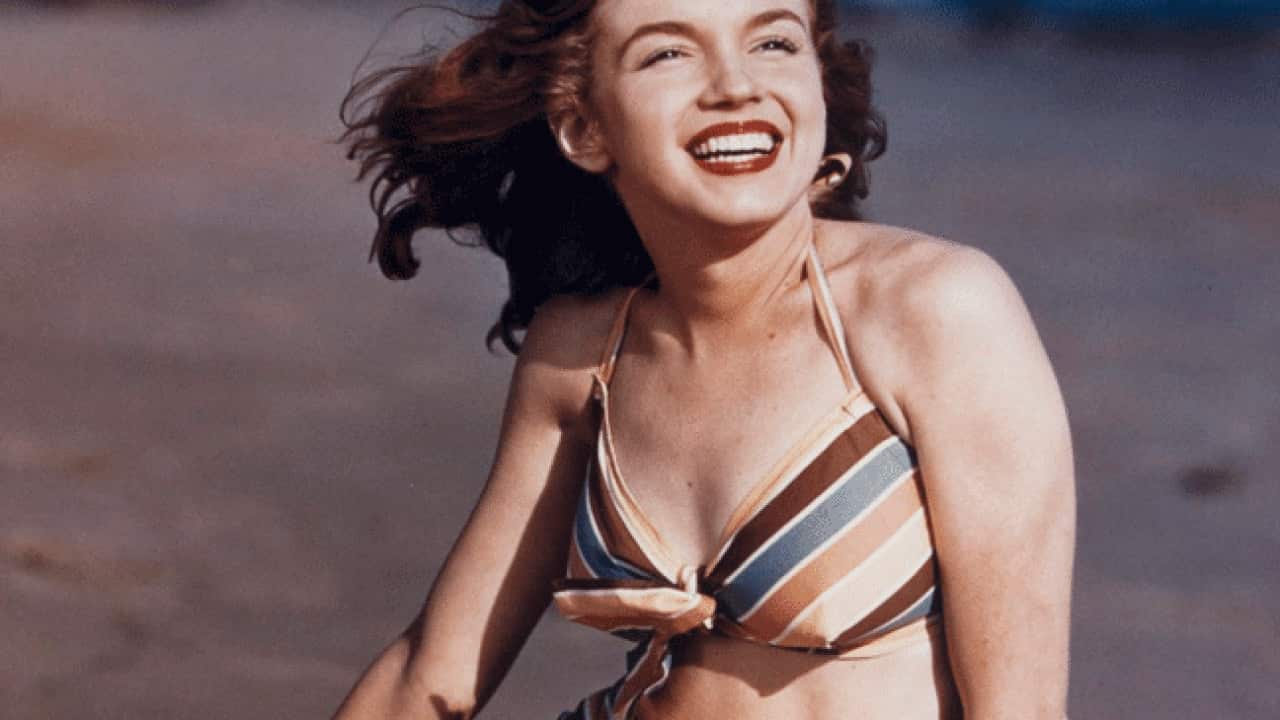 swimsuit strip gif Rare Marilyn Monroe photos to be auctioned | SBS News