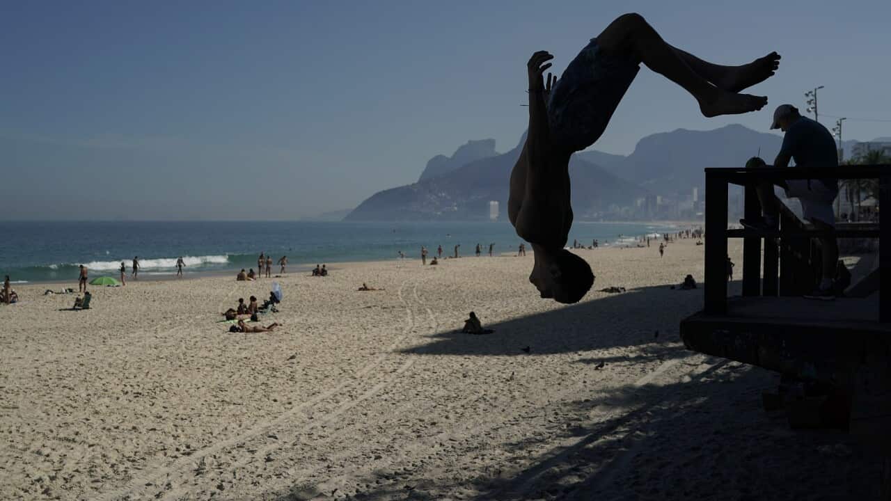 Brazilians return to beaches amid the COVID-19 crisis