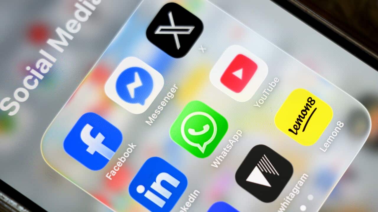 SOCIAL MEDIA APPS STOCK