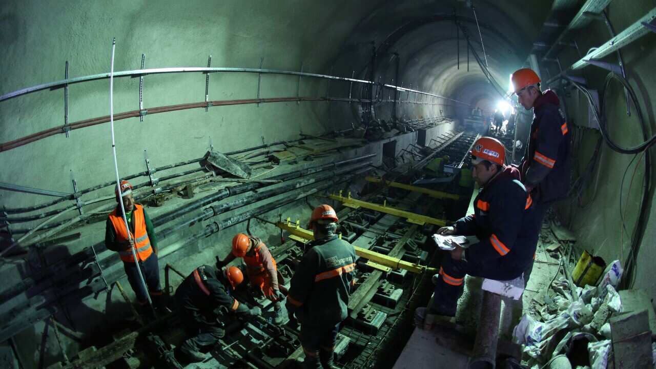 workers_131030_getty.JPG