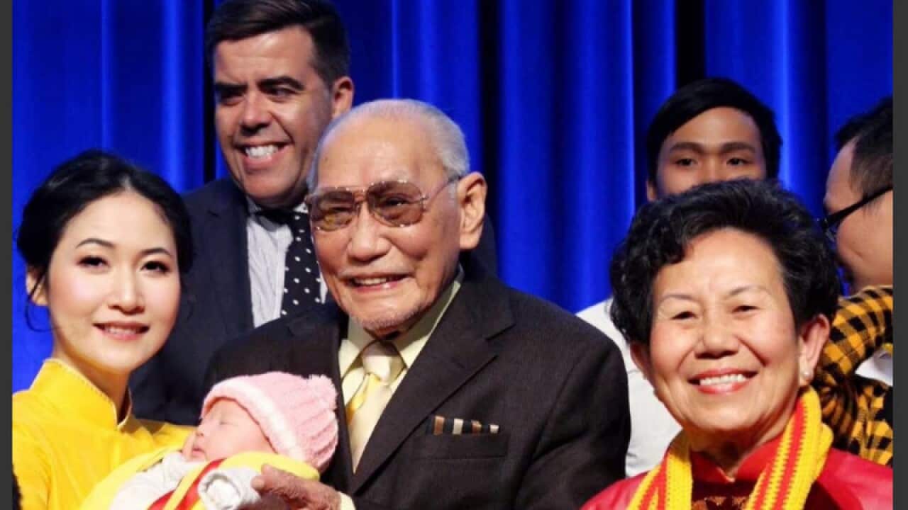 Trần Kiều Ngọc (Ngoài cùng trái) trong buổi bế mạt Đại Hội Việt Nam Con Đường Nhân Bản tại Sydney 9/2017