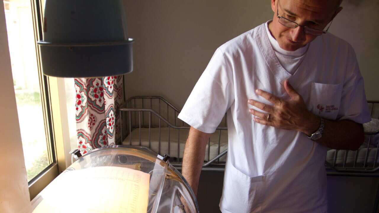 Dott. Gaetano Azzimonti all'ospedale di Wolisso in Etiopia (@ REED YOUNG).jpeg