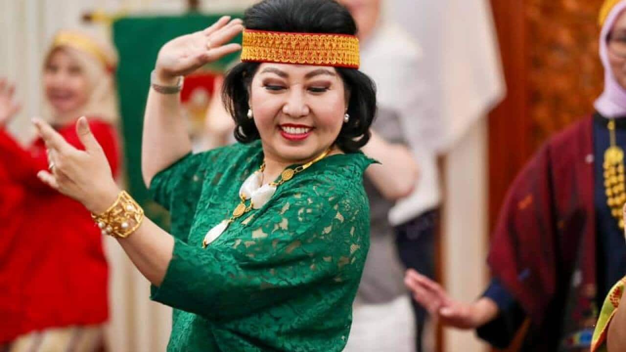 Mrs Caecila Legowo, dancing Indonesian contemporary dance with guests and attendees of the Indonesian Cultural Circle gathering held at the Indonesian Embassy, 23 Oct 2020.