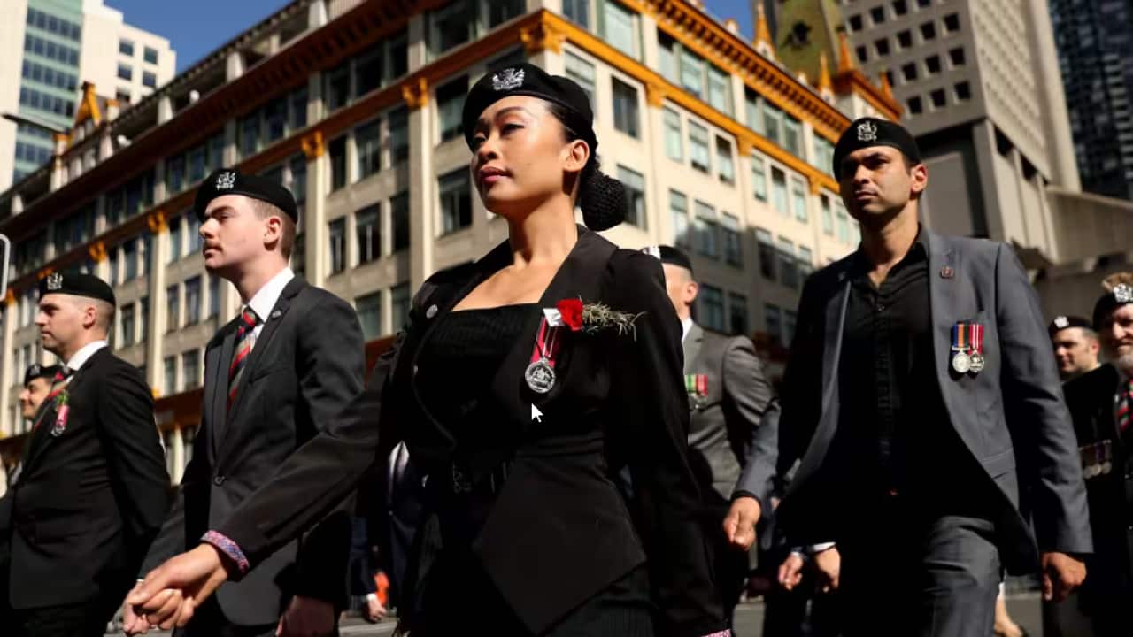 War veterans and defence personnel ANZAC Day April 25 2023 Sydney Australia.png