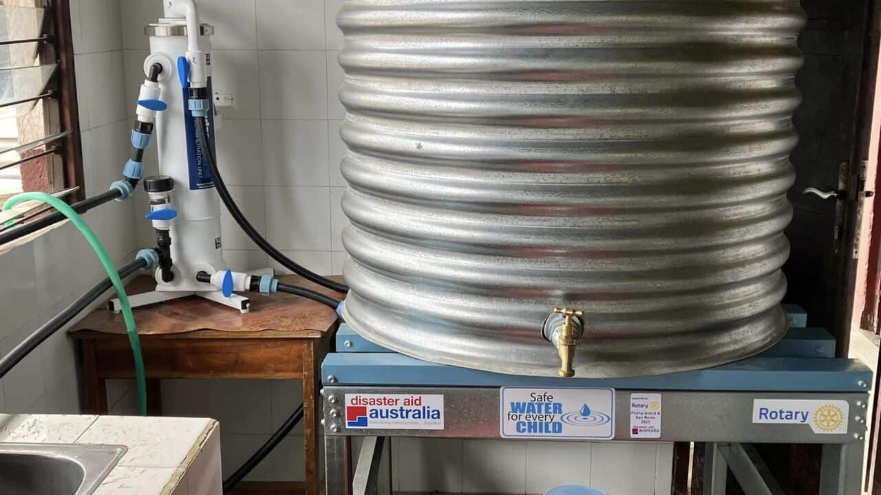 Tanki ne'ebe uza sistema Skyhydrant hodi filtru bee moos. Photo credit : Disaster Aid Australia