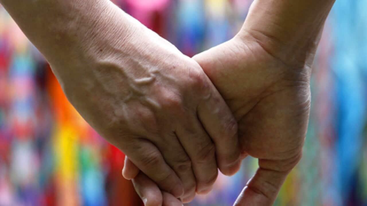 holding_hands_100913_B_getty_1830858597