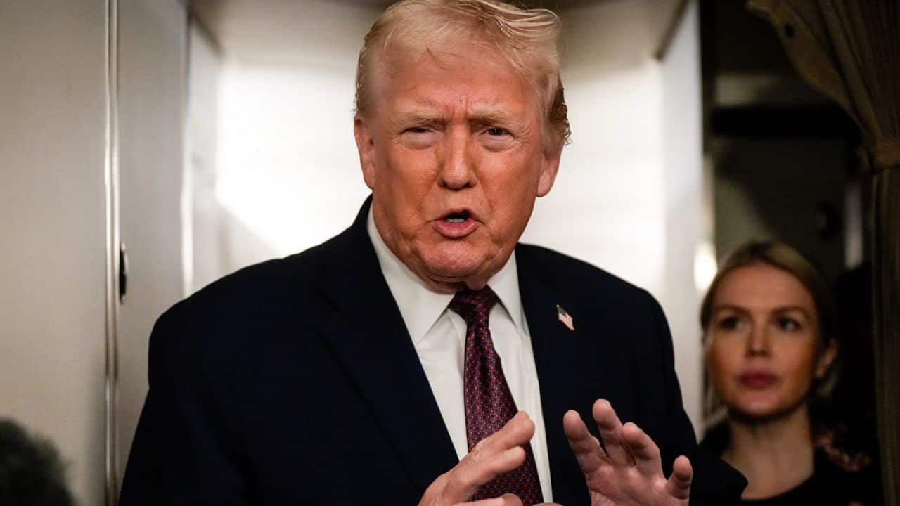 trumpAF1greenland.jfif