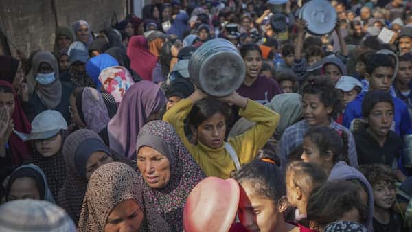 With no aid reaching Gaza many people continue to go without food image