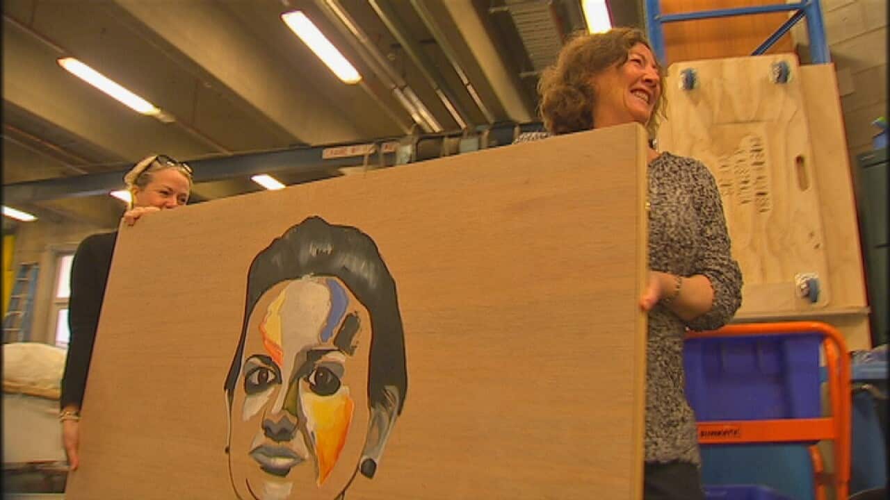 Packers prepare for the Archibald Prize (SBS)