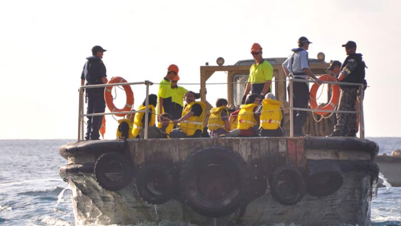 asylum_boat_20110813_b_aap_948406316