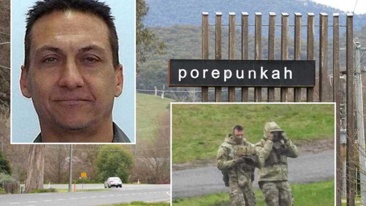 維州殺警案疑犯自稱「主權公民」,更改名為「Freeman」象徵「自由人」,拒絕承認政府與法律權威。