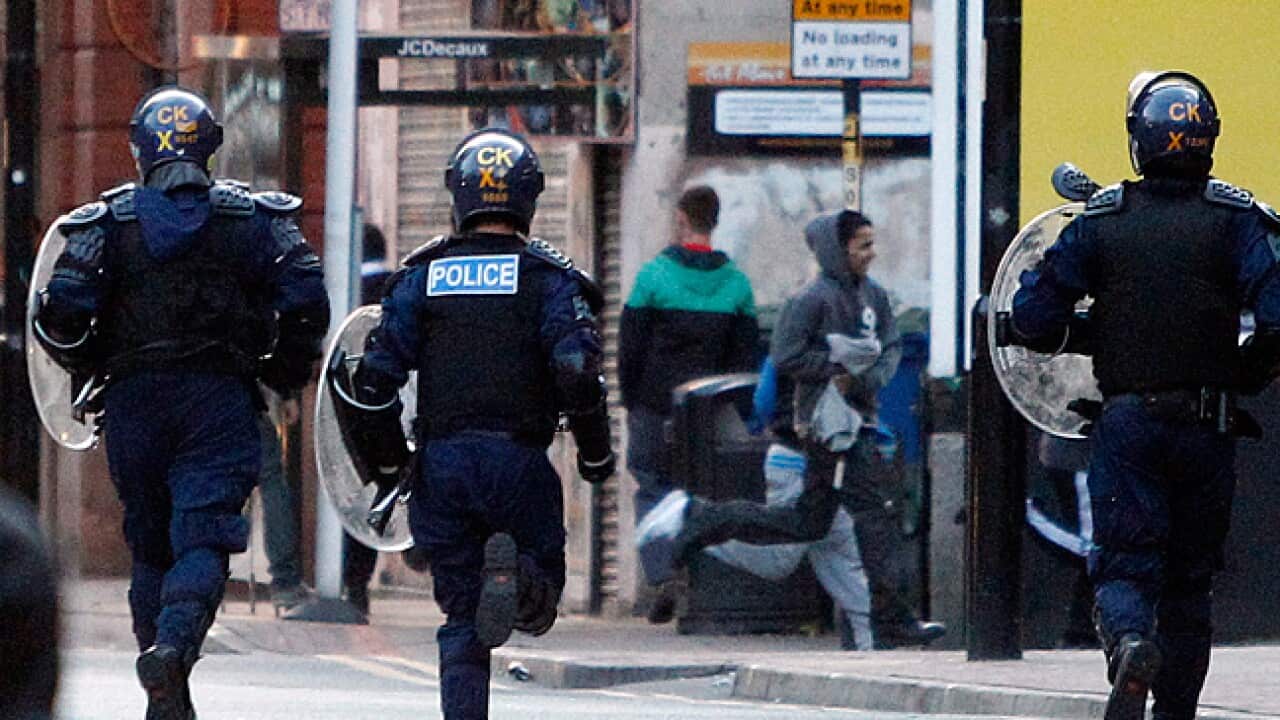 manchester_riot_110810_aap_1490780431