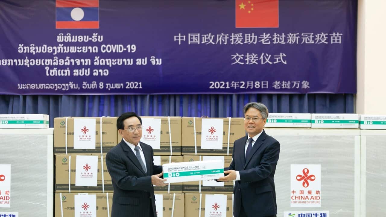 Chinese Ambassador to Laos Jiang Zaidon hands over a box of Chinese-donated Sinopharm Covid-19 to Lao Prme Minister (Xinhua - Kaikeo Saiyasane via Getty immages)