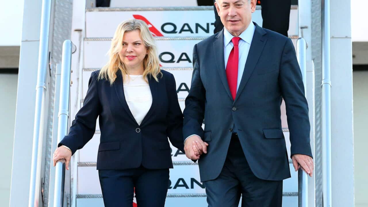 Israeli Prime Minister Benjamin Netanyahu (R)