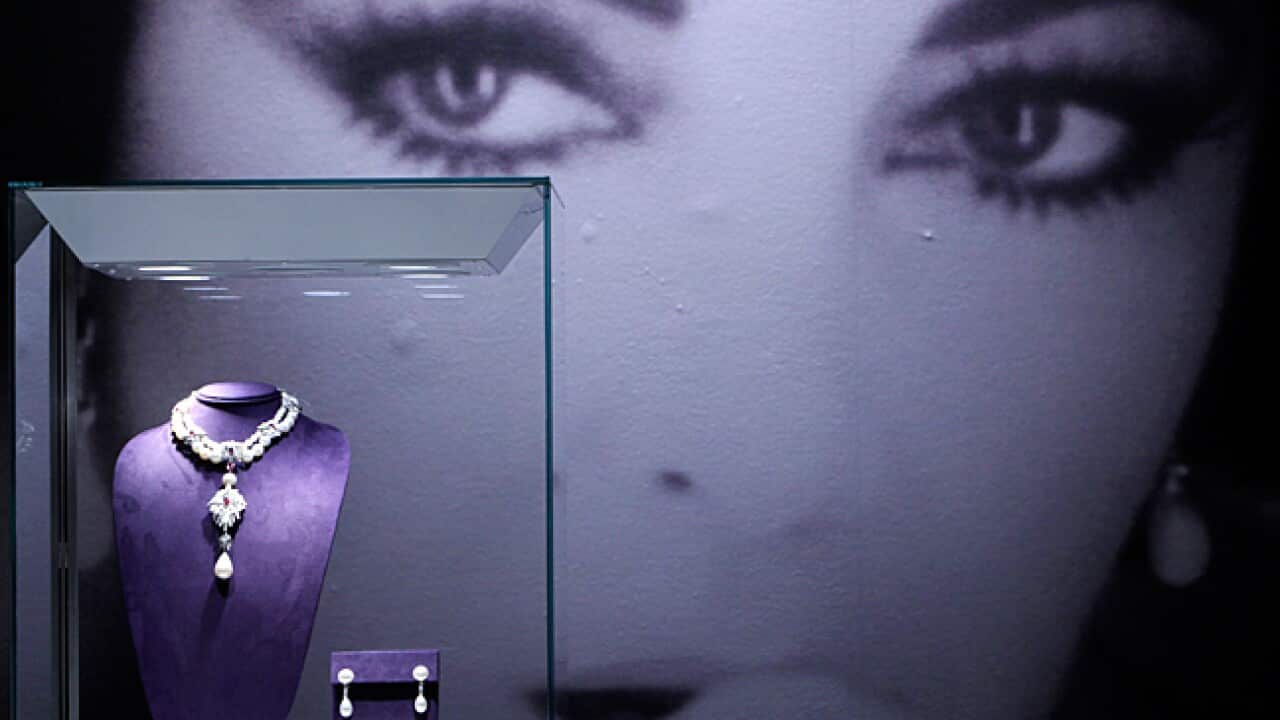 taylor_auction_L_111214_aap_1271293074