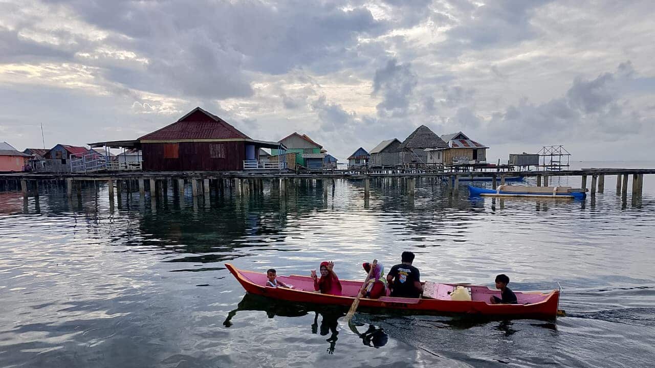 Suku Bajau dikenal sebagai pengembara laut yang mendiami perairan mulai Filipina hingga Nusa Tanggara Timur.
