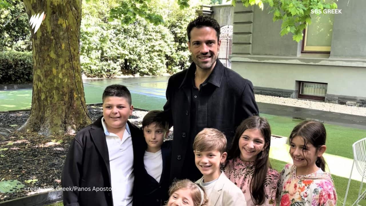 Konstantinos Argiros with 3rd and 4th generation Greek-Australian children at the Hellenic Museum, Melbourne, 26 October 2025 / SBS Greek: Panos Apostolou