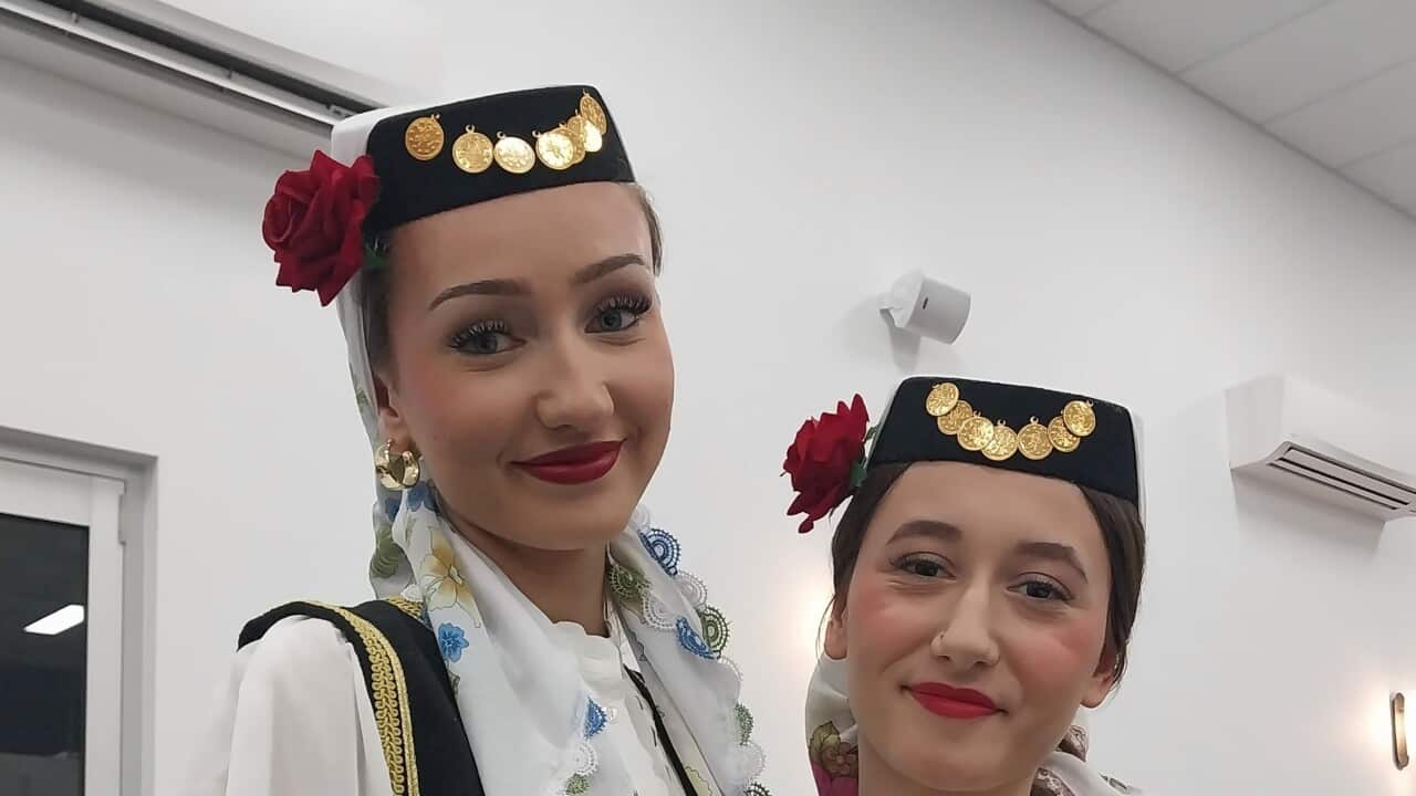 Članice KUD-a Dukat, Sara Karupović i Lejla Ališić, Melbourne, Dan državnosti BiH 2024. (2).jpg