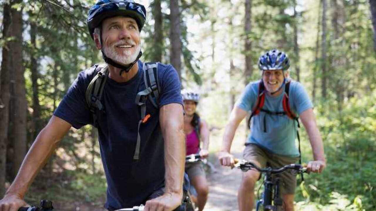 黄金歲月】線上約會：風險與機會並存| SBS Chinese